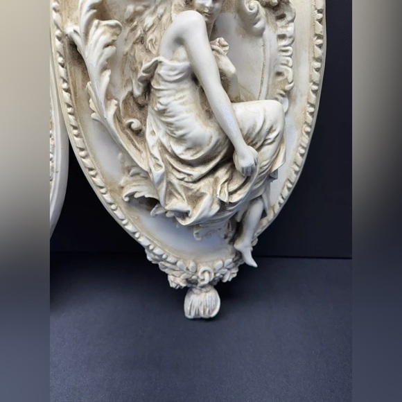 SET of 2 Vintage Set Renaissance Ornate Sculptured Wall Plaques/ Sconces - Picture 5 of 12